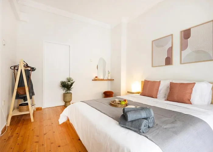 3br With Balcony דירה *